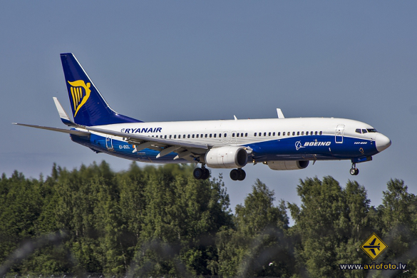 Boeing 737-8AS